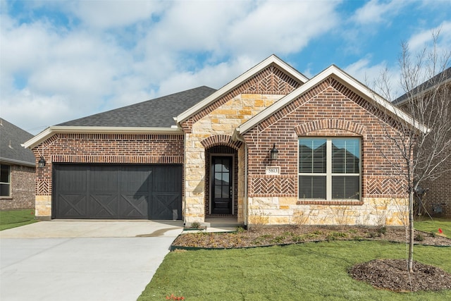 view of front of property featuring a garage and a front yard