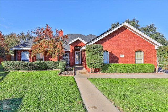 view of front facade with a front yard