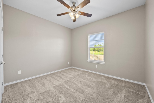 unfurnished room with carpet flooring and ceiling fan