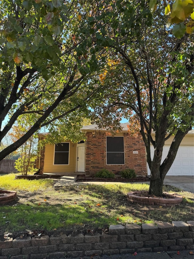 view of front facade featuring a garage