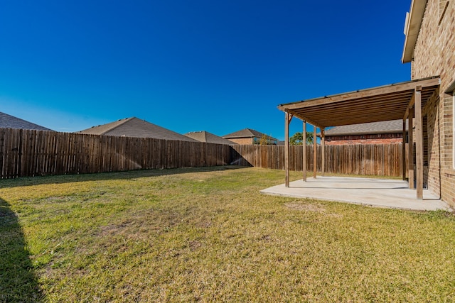 view of yard featuring a patio