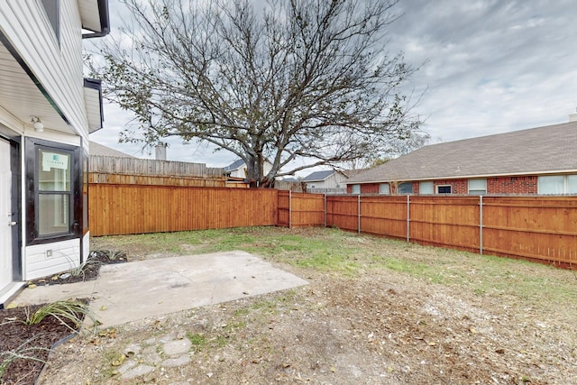 view of yard featuring a patio area