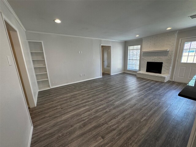 1629 Jasmine Ln, Plano, TX 75074 - kitchen featuring stainless steel appliances, crown molding, dark countertops, a peninsula, and white cabinetry