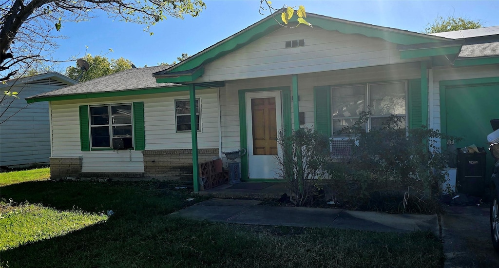 view of front facade featuring covered porch