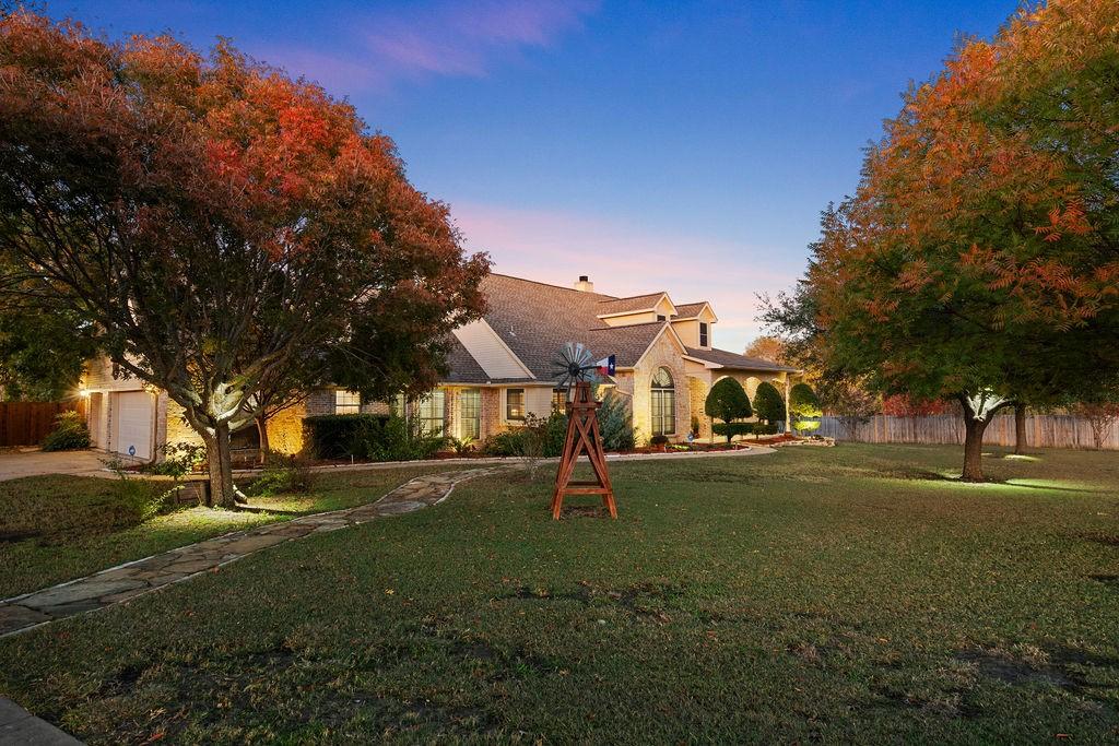 view of front of house featuring a garage and a lawn