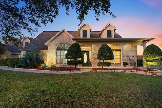 view of front of home featuring a lawn