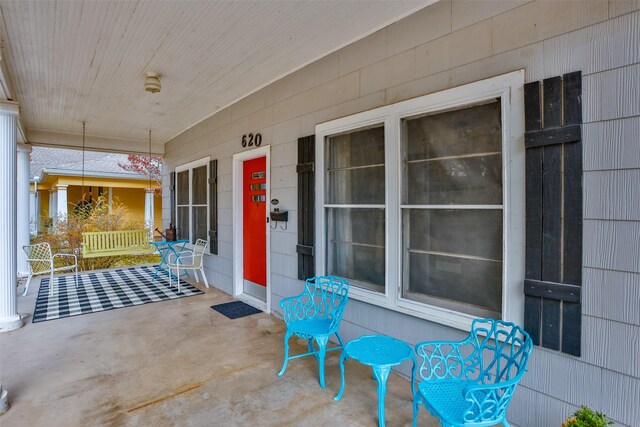 view of patio / terrace with covered porch