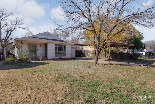 view of front of property featuring a front lawn, covered porch, and a carport