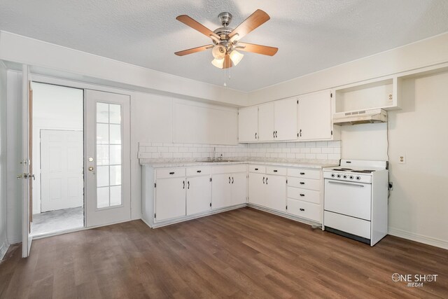 kitchen featuring sink, tasteful backsplash, white range oven, white cabinets, and custom range hood