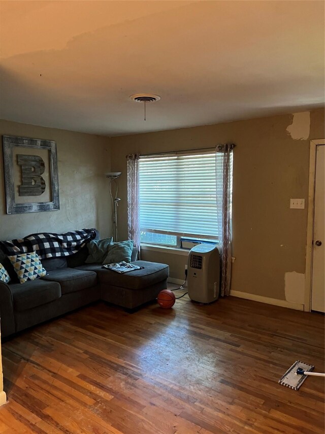 1019 W Bullock St, Denison, TX 75020 - living room featuring baseboards, wood finished floors, and visible vents