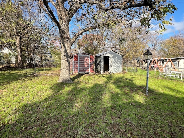 view of yard with a storage shed