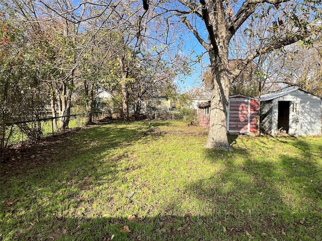 view of yard with a shed