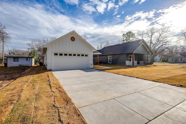 view of front of home featuring a front yard and a garage