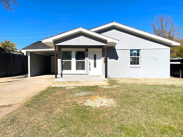 view of front of property with a front yard