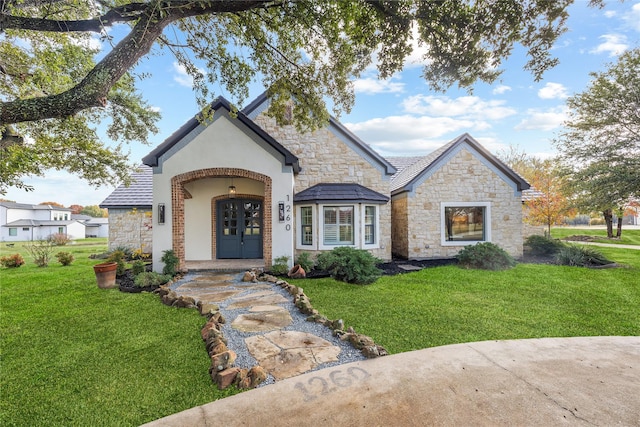 view of front of property with a front yard