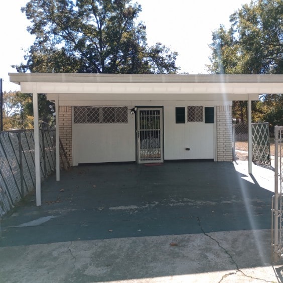 view of front of house featuring a carport