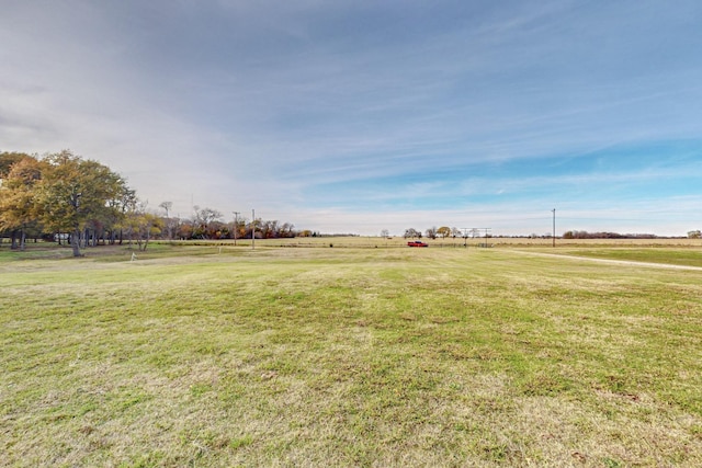 view of yard featuring a rural view