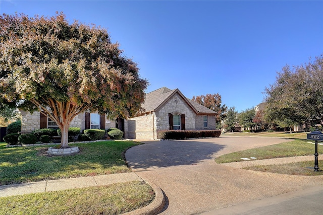 view of front of property with a front lawn