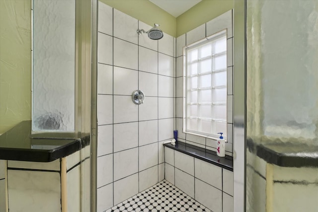 bathroom featuring tiled shower