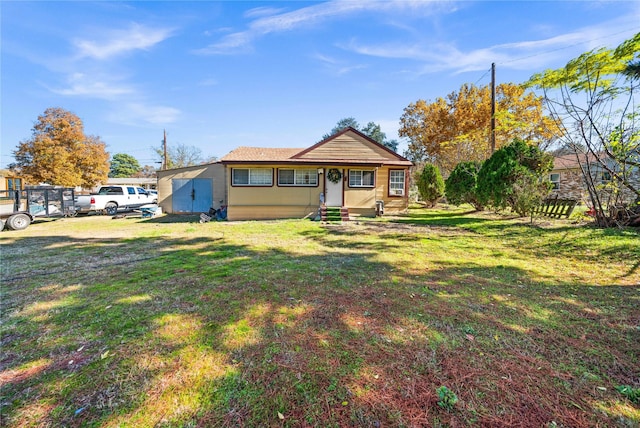 single story home with a front lawn