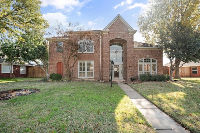 view of front of property featuring a front lawn