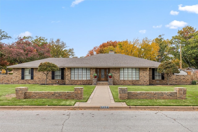 single story home with a front lawn