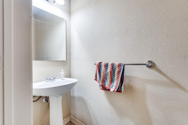 341 Metropolitan Dr, Plano, TX 75023 - bathroom with a sink