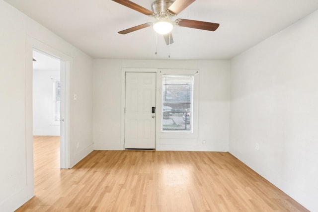 empty room featuring light wood-style floors and a ceiling fan