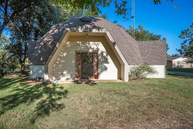 view of front of home with a front lawn