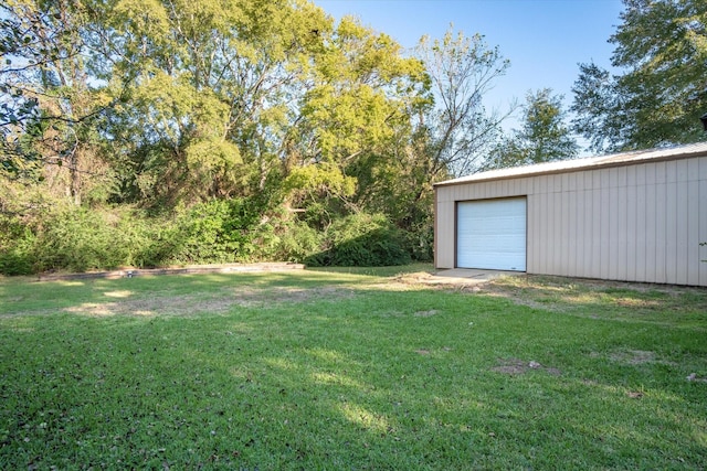 view of yard with an outbuilding and a garage