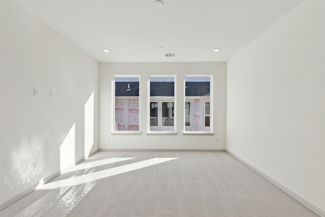 unfurnished room featuring light carpet, baseboards, visible vents, and recessed lighting