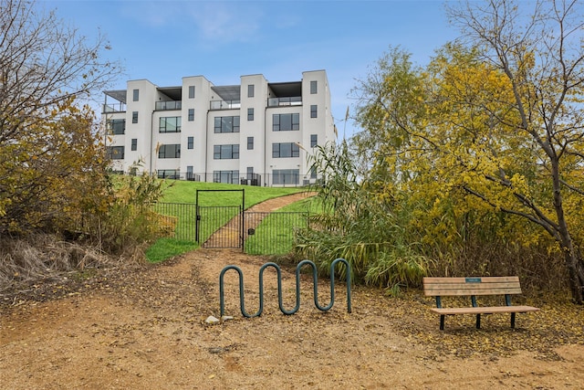 view of property's community featuring a lawn