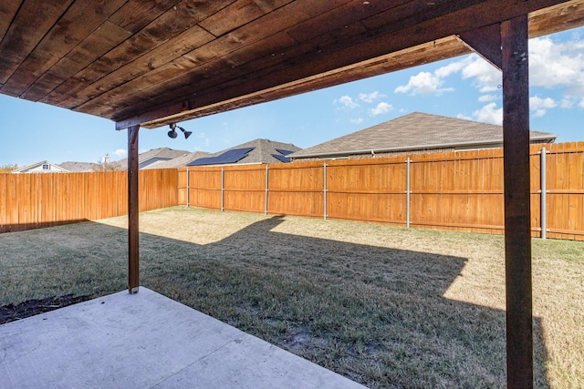 view of yard featuring a patio