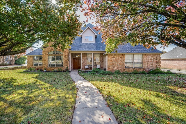 view of front of home featuring a front lawn