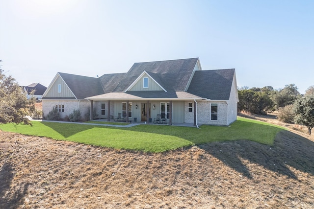 view of front facade with a front lawn