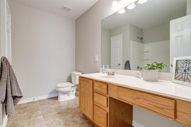 spare room featuring light hardwood / wood-style floors and ceiling fan