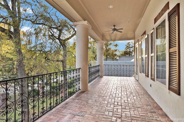 balcony featuring ceiling fan