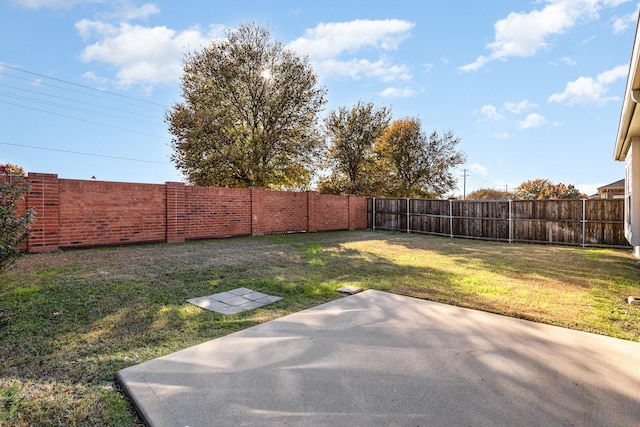 view of yard with a patio