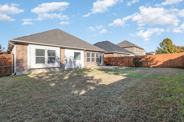 back of house featuring a lawn