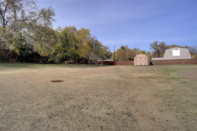 view of yard with a shed