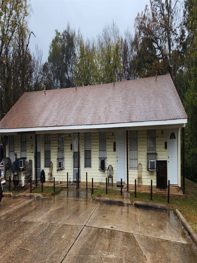 view of front of home featuring covered porch