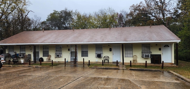 view of front of house featuring a porch