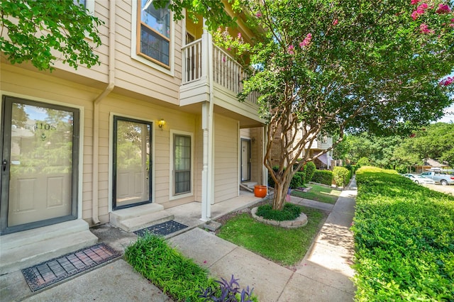 property entrance with a balcony