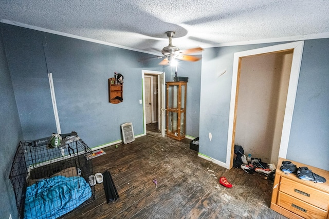 bedroom featuring ceiling fan, dark wood-type flooring, and a textured ceiling