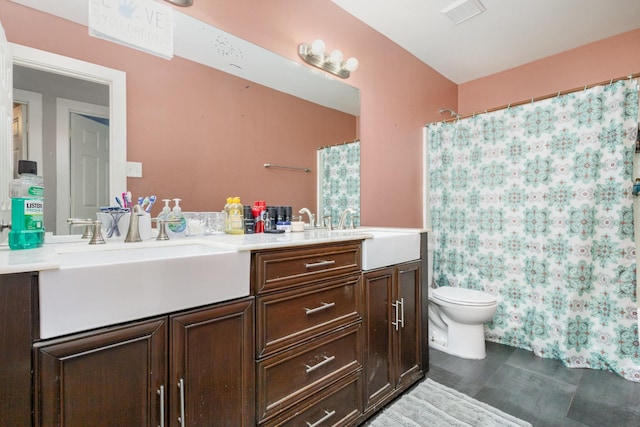 bathroom featuring a shower with curtain, vanity, and toilet