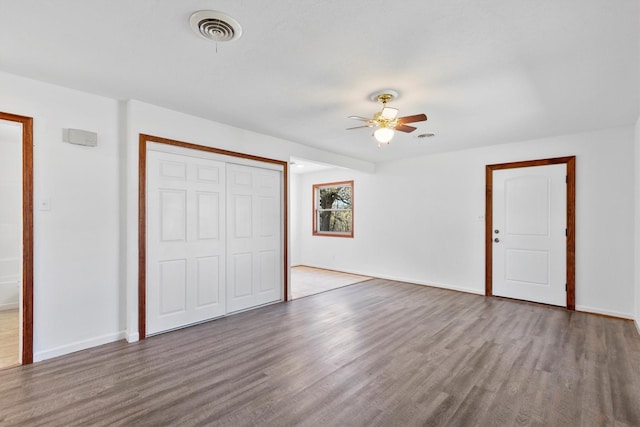 unfurnished bedroom featuring light hardwood / wood-style floors, a closet, and ceiling fan