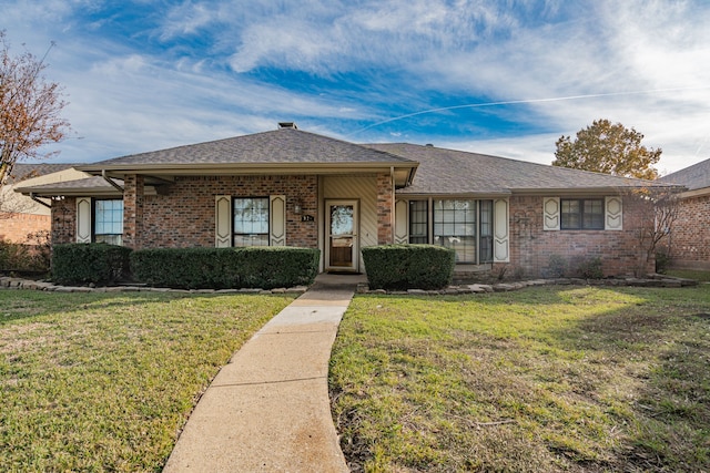 single story home with a front yard