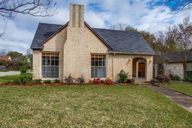 view of front of house with a front yard