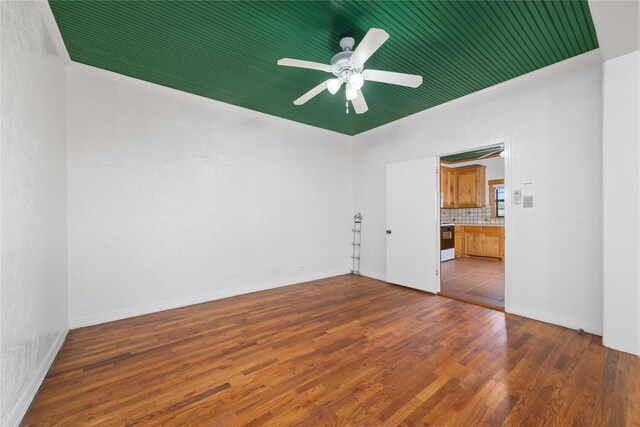 unfurnished room with ceiling fan and dark hardwood / wood-style flooring