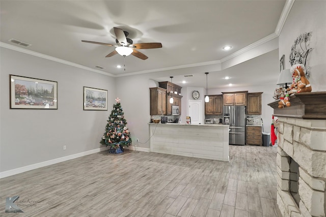 kitchen with ceiling fan, ornamental molding, appliances with stainless steel finishes, decorative light fixtures, and kitchen peninsula